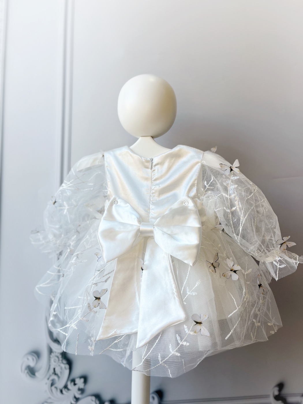 Bela leptirić haljina