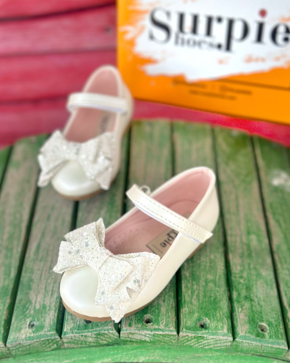 Bele baletanke sa mašnicom 