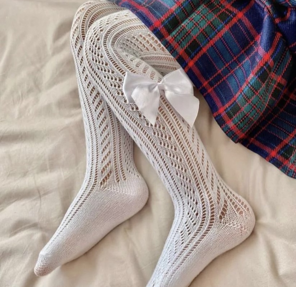 Bele hulahopke sa mašnom