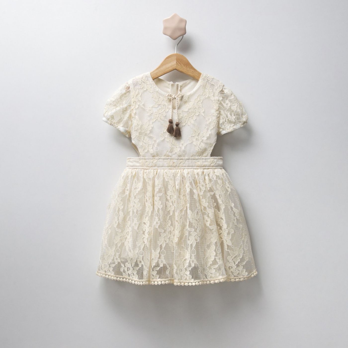 Bež čipkana haljina