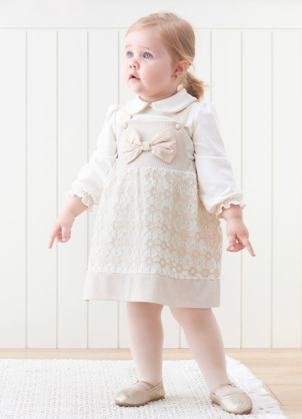 Bež suknja sa mašnom i košulja