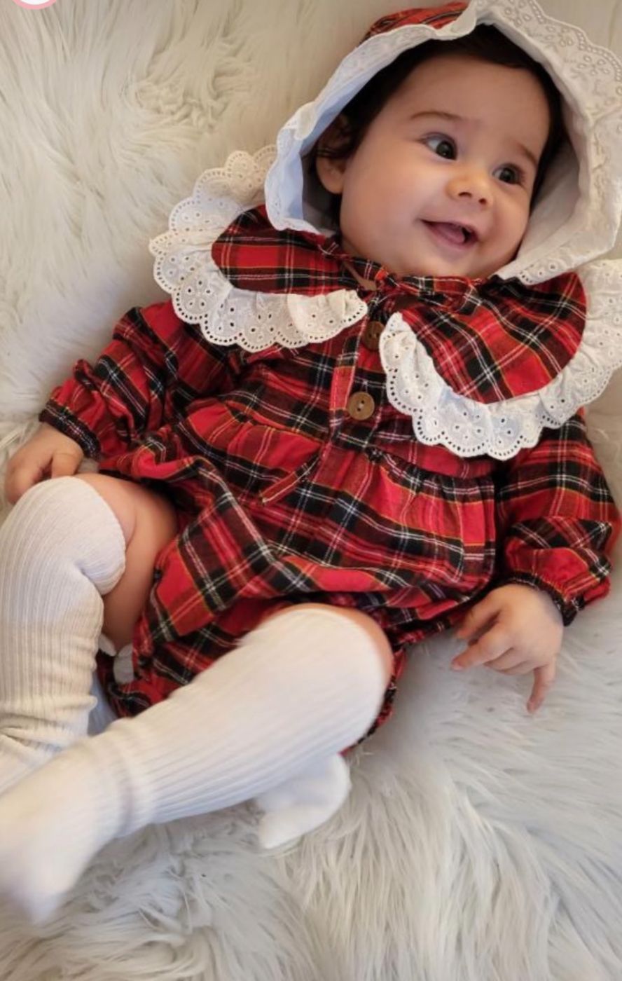 Crveni karirani bodi sa kapicom