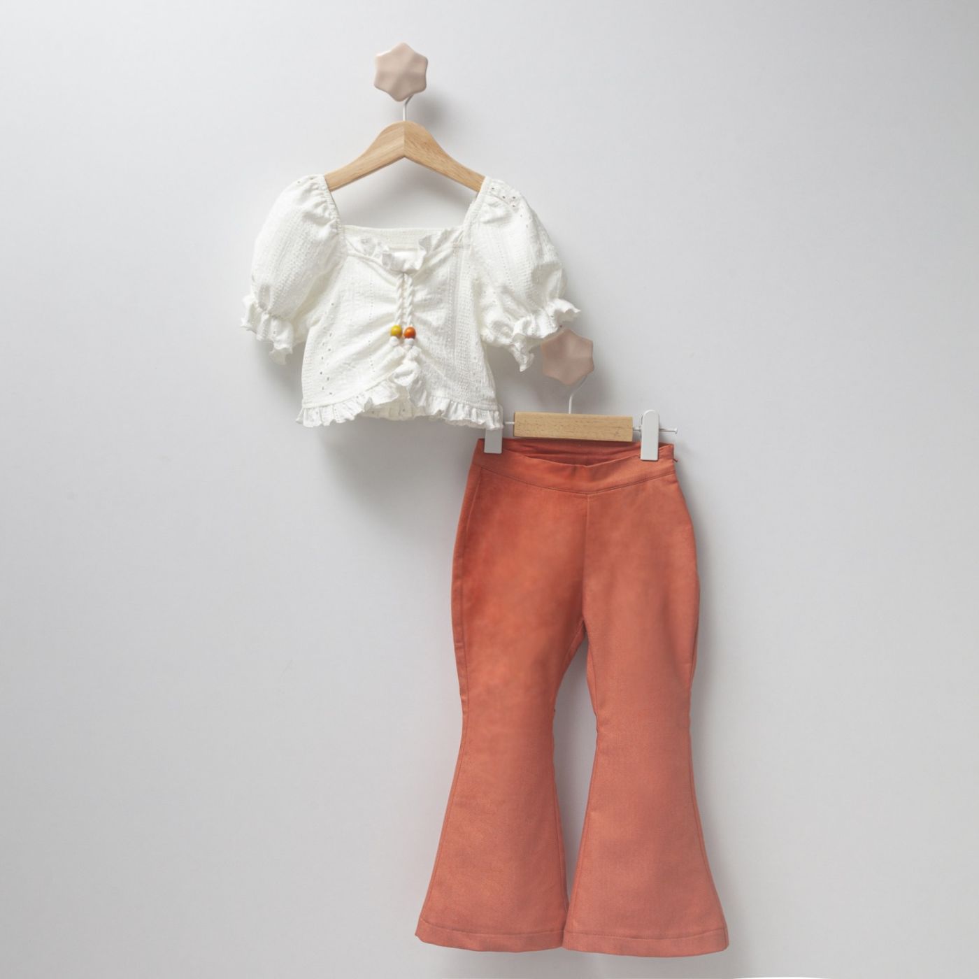 Narandžaste zvoncare i majica