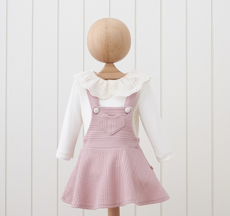 Roze suknjica sa srcem i belom majicom